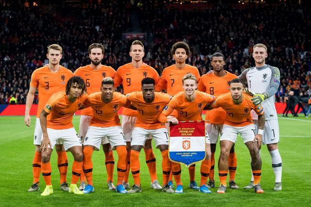 荷兰08欧洲杯阵容（荷兰08欧洲杯阵容图）